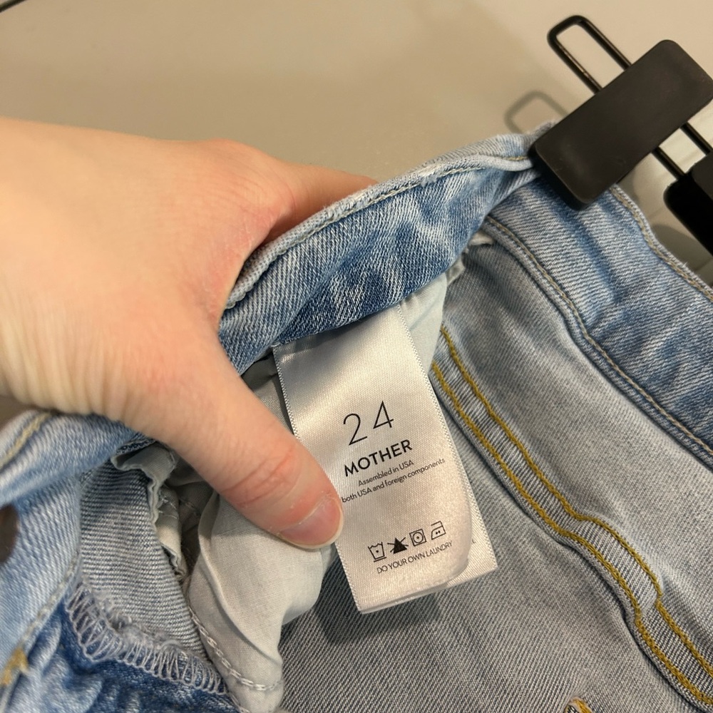 MOTHER The Insider Crop Step Chew light wash jeans - Picture 8 of 9